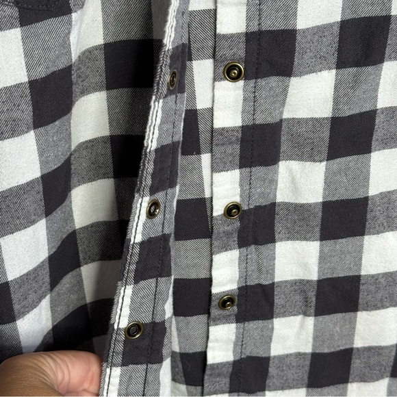 Large black & white plaid shirt, button down - Picture 4 of 7